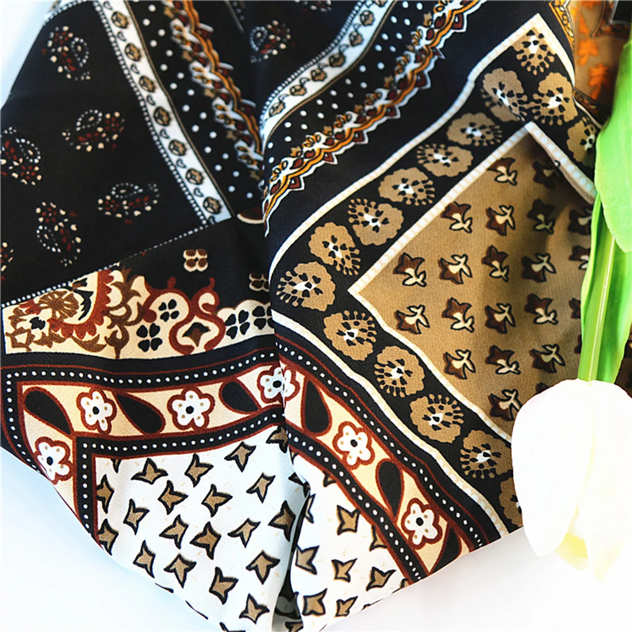 Skirts - Tissu de jupe en satin uni